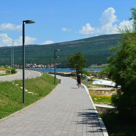 Lucija Apartmán Pridraga